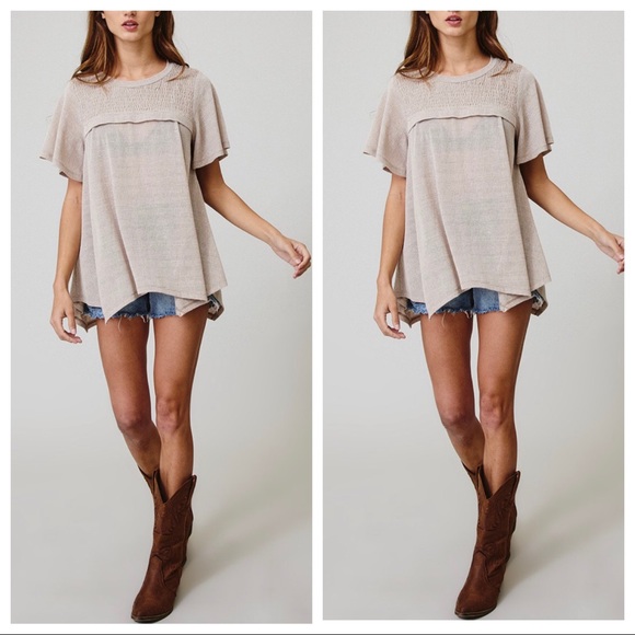 ✨LAST ONE✨Flounce sleeve shark bite hemline tunic top - Picture 4 of 6